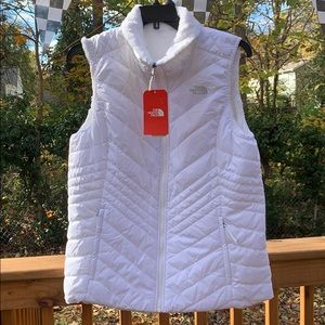 NWT White Reversable The North Face Vest